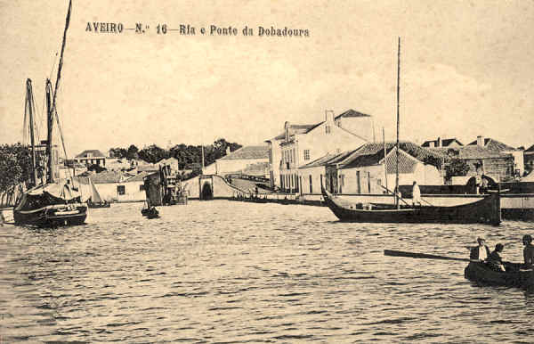 N. 16 - Aveiro Ria e ponte da Dobadoura - Editores MOREIRA & TORRES, Aveiro - SD - Dim 13,6x8,8 cm. - Col.  FMSarmento.