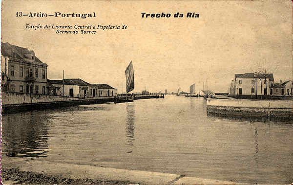 N. 13 - Aveiro-PORTUGAL Trecho da ria - Edio da Livraria Central e Papelaria de Bernardo Torres - SD - Dim 13,8x8,7 cm. - Col.  FMSarmento (Circulado em 19-Agosto-1915).