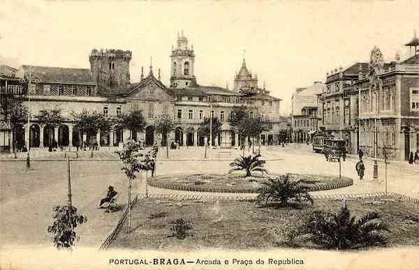 S/N - Portugal.BRAGA-Arcada e Praa da Republica - Edio da Livraria Monteiro, Avenida Central, 2 Braga - S/D - (Circulado em 1917) - Dimenses: 13,7x8,9 cm. - Col. Aurlio Dinis Marta.