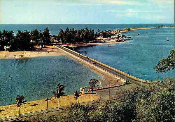 S/N - LUANDA Ponte da Ilha - Edio Lello-Angola - S/D - Dimenses: 15x10,5 cm. - Col. Manuel Bia (1970).