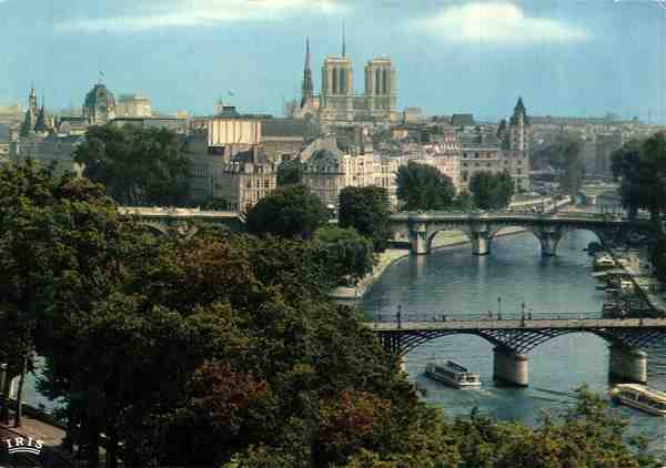 N. 535 - Paris: Au-del du Pont des Arts et du Pont Neuf, la Conciergerie, la Ste Chapelle et Notre-Dame - ditions Chantal, 74, rue des Archives, Paris - IRIS Mexichrome - Dimenses: 14,7x10,4 cm. - Col. HJCO (1980).