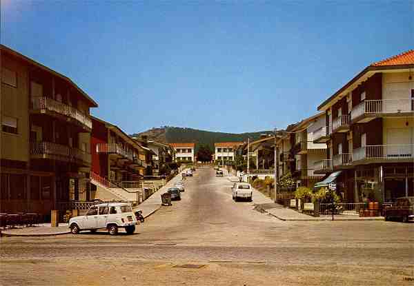 N. 13 - Arouca: Avenida das Escolas - Edio da Cmara Municipal de Arouca - (Circulado em 1989) - Dimenses: 14,9x10,4 cm. - Col. HJCO.