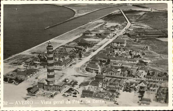 N. 32 - AVEIRO - Vista geral da Praia da Barra - Edio da Papelaria Avenida, Aveiro - S/D - Dimenses: 13,7x8,7 cm - Col. nio Semedo.