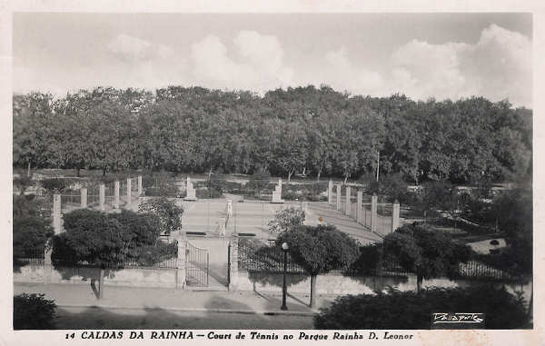 N. 14 - Portugal Caldas da Rainha Court de tennis no Parque Rainha D. Leonor - Editor Passaporte Loty (Editado em 1951) - Dimenses: 9x14 cm. - Col. Miguel Chaby