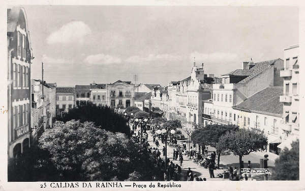 N. 25 - Portugal Caldas da Rainha Praa da Repblica - Editor Passaporte Loty (Editado em 1951) - Dimenses: 9x14 cm. - Col. Miguel Chaby