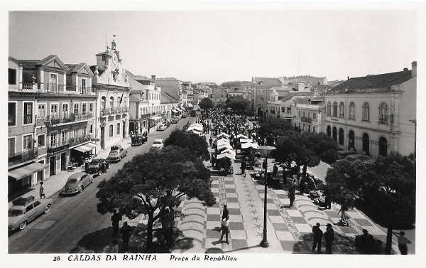 N. 28 - Portugal Caldas da Rainha Praa da Repblica - Editor Passaporte Loty (Editado em 1951) - Dimenses: 9x14 cm. - Col. Miguel Chaby