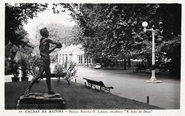 N. 59 - Portugal Caldas da Rainha. Parque Rainha D. Leonor. Escultura S. Joo de Deus - Editor Passaporte Loty (Editado em 1951) - Dimenses: 9x14 cm. - Col. Miguel Chaby