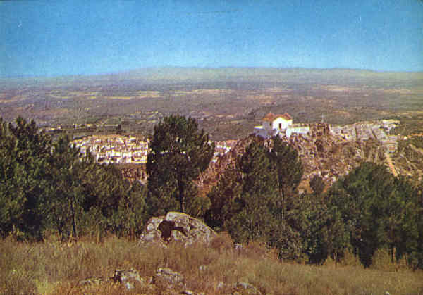 N 12 - CASTELO DE VIDE. Vista parcial e Ermida de N Sr da Penha (1 Plano) - Ed. Comisso Municipal de Turismo - SD - Circulado em 1972 - Dim. 15x10,5 cm - Col. A. Monge da Silva