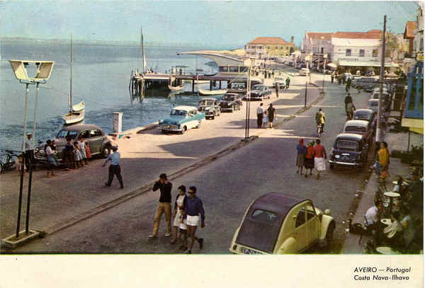 Postal exclusivo da Papelaria Avenida - Edies guas da Costa - Fig da Foz - S/D - Legenda: Aveiro-Portugal: Costa Nova-lhavo - Dimenses: 14,8X10,5 cm - Col. Gaspar Albino.