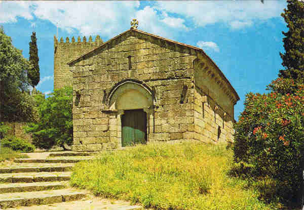 N. 939 - GUIMARES - PORTUGAL  Igreja Romnica de S. Miguel do Castelo - Ed. Centro de Caridade "N. Sr. do Perptuo Socorro" - PORTO Fotografia gentilmente cedida pelo TEFILO REGO - SD - Dim. 14,9x10,4 cm - Col. Manuel Bia(dcada de 1970).