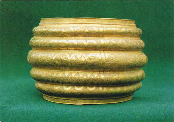 N. 7 - Guimares - Portugal Museu Martins Sarmento - Bracelete de Ouro (Sc. III a.C.-III d.C.) (Lebuo - Trs-os-Montes) - Ed. da SOCIEDADE MARTINS SARMENTO Foto F. Guimares Lito. Nacional-Porto - SD - Dim. 14,9x10,5 cm - Col. Ftima Bia (1985)