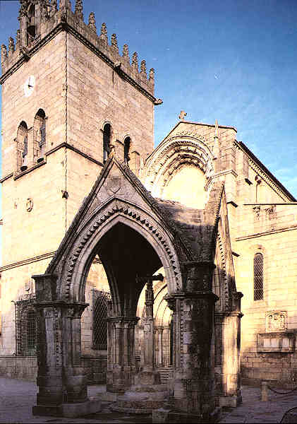 SN - Igreja de N Sr da Oliveira e Padro do Salado - Ed. Guimares Turismo 2012 - Foto Lus Ferreira Alves  - Dim. 109x154 mm - Col. HJCO