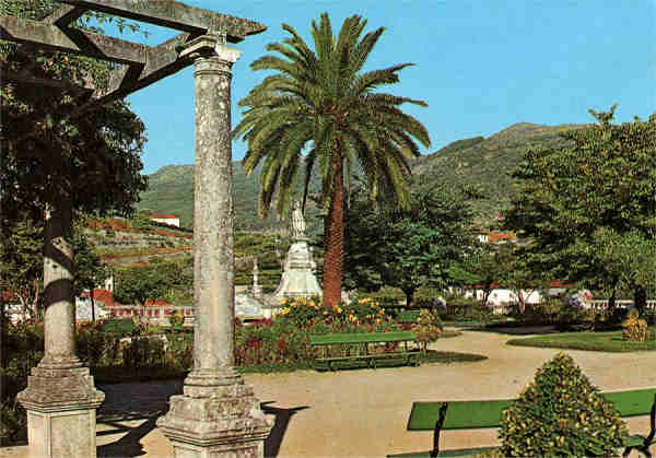 N. 220 - Lamego Jardim da Repblica - Edio Centro de Caridade N. S. do Perptuo Socorro - Dimenses: 15x10,5 cm. - Col. Mrio F. Silva.