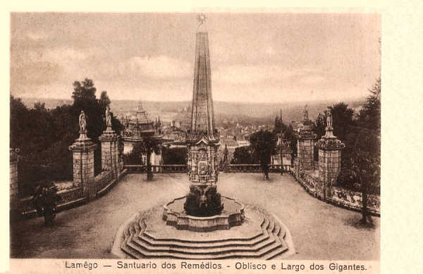 S/N - Lamgo - Santuario dos Remdios - Obelisco e Largo dos Gigantes - Edio de J. A. Ferraz, Sucres - Clich da Foto Amadora - S/D - Dimenses: 14x8,9cm. - Col. Carneiro da Silva (Circulado em 19/04/1928)