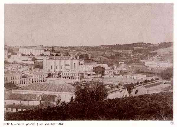 N. 15 - LEIRIA-Vista Parcial (fins do sc. XIX) - Editor: Comisso Cultural das Obras Sociais da Cmara Municipal de Leiria - S/D - Dimenses: 14x10 cm. - Col. R. Gaspar.