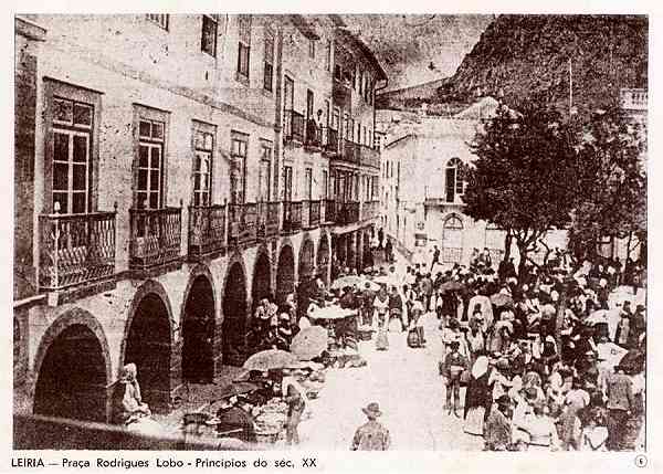 N. 6 - LEIRIA-Praa Rodrigues Lobo - Princpios do sc. XX - Editor: Comisso Cultural das Obras Sociais do Pessoal da Cmara Municipal de Leiria - S/D - Dimenses: 14x10 cm. - Col. R. Gaspar.