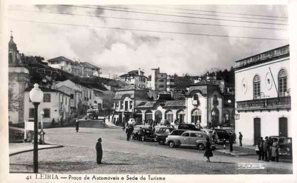 N. 41 - LEIRIA-Praa de Automveis e Sede do Turismo - Edio Passaporte - S/D - Dimenses: 14x9 cm. - Col. R. Gaspar.