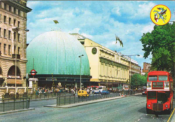 Lo 12 - Madame Tussaud's and Planetarium - Ed. Thomas & Benacci Ltd. LONDON - Tel.(01)4032835 Printed in Italy - SD - Dim. 14,8x10,3 cm - Col. Manuel Bia (1986)