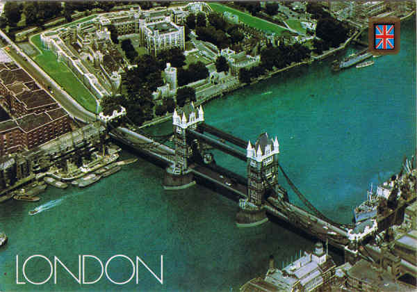 N. 132 - LONDON. Tower Bridge and Tower of LONDON by air - Ed. FISA-Great Britain-LONDON Golden Shield Palaudarias, 26 Barcelona - Printed in Spain - SD - Dim. 14,8x10,3 cm - Col. Manuel Bia (1986)