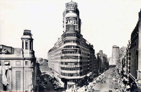 N 6 - Madrid - Av. Jos Antnio e Capitol - Editor Heliotipia Artstica Espanhola, Madrid - Circulado em 1962 - Dim. - 14x9 cm - Col. Amlcar Monge da Silva