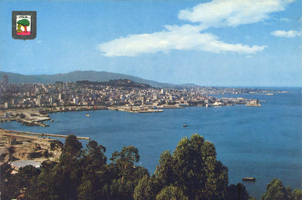 N 9 - Vigo. Panormica tirada da Guia - Editor Dominguez, Madrid - SD - DIm. 14,9x10,3 cm - Col. Amlcar Monge da Silva