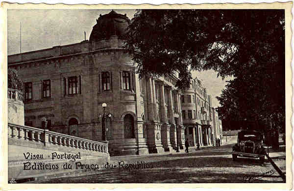 SN - Viseu-Portugal-Edificios da Praa da Republica - Clich Germano - Edio da Comisso Municipal de Turismo - Impresso na Tipografia Comercial Anadia - SD -  Dim. 9x14 cm. - Col. Jaime da Silva (Circulado em 1946)