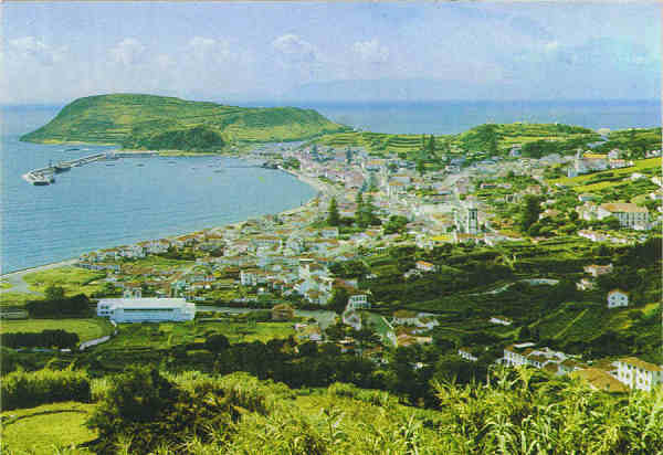 Nº C1 - HORTA - AÇORES VISTA GERAL DA CIDADE - Ed. DE FOTO JOVIAL - S/D - Dim. 14,7x10,5 cm. - Col. Manuel Bóia (1981).