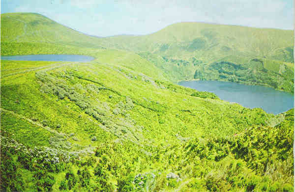 N.º 15 - ILHA DAS FLORES - Açores Lagoas Rasa e Funda - Ed. Foto Soares - Cómer, Lisboa  Foto de J.A.T. - SD - Dim. 15x10,5 cm. - Col. M. Bóia (1981)