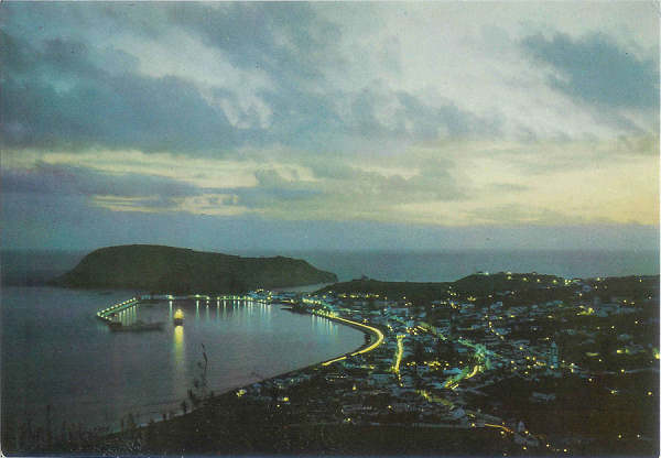 Nº 7 - Faial. Vista nocturna da cidade da Horta - Ed. Comis. Reg. Turismo da Horta - SD - Dim. 15,0x10,6 cm - Col. João Ponte