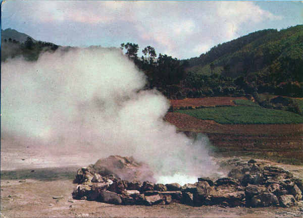 Nº 12 - SÃO MIGUEL. Furnas, Procissão dos Enfermos - Edição Fotografia Nóbrega - Dim. 15x10,5 cm - Col. A. Monge da Silva (c. 1967)