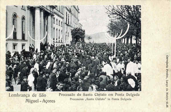 SN - SO MIGUEL. Ponta Delgada. Processao do Santo Christo - Edio Cervejaria Pereira, Largo da Matriz - Dim.13,9x9, cm - Col. A. Monge da Silva (cerca de 1910)