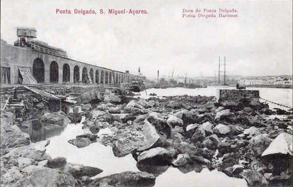 SN - SO MIGUEL. Ponta Delgada. Doca - Edio Biscup & Stein, Hamburg - Dim. 13,8x8,8 cm - Col. A. Monge da Silva (cerca de 1908)