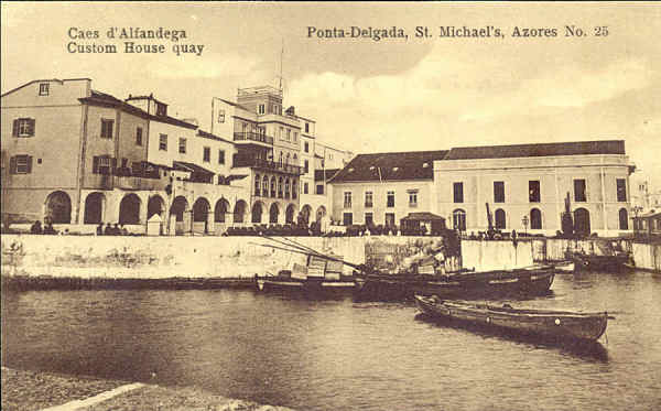 N 25 - SO MIGUEL. Ponta Delgada. Cais da Alfandega - Edio annima - Dim. 13,8x 8,8 cm - Col. A. Monge da Silva (cerca de 1910)