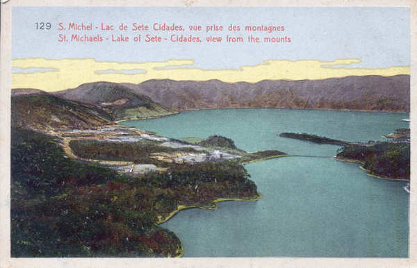 N 129 - SO MIGUEL. Sete Cidades, Lago visto das montanhas - Edio annima - Dim. 13,9x9,1 cm - Col. A. Monge da Silva (cerca de 1910)