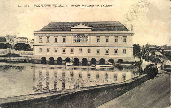 N. 1552 - PORTUGAL - AVEIRO - Escola Industrial F. Caldeira - Edit. Alberto Malva, R. Madalena, 23 - Lx - SD - Dim. 13,9x8,9 cm. - Col Enio Semedo Circ. em 14-10-1912