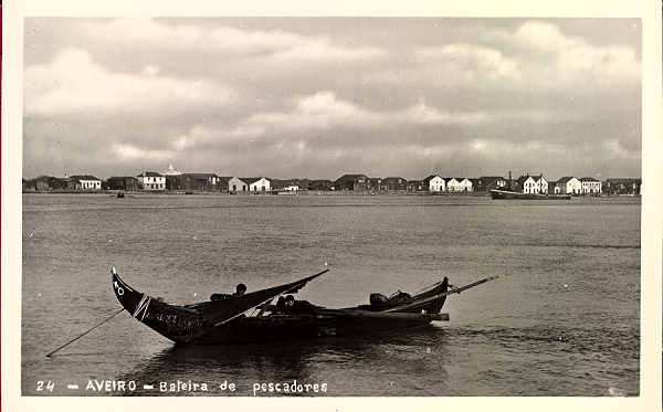 N 24 - AVEIRO-Bateira de pescadores - Edit no indicado - SD - Dim. 14x8,7 cm. - Col Enio Semedo.