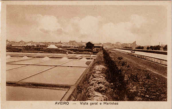 SN - AVEIRO. Vista geral e Marinhas - Ed. Souto Ratolla, Aveiro, Portugal, SD - Dim. 9x14 cm. - Col. Jaime da Silva (Circulado em 1946)