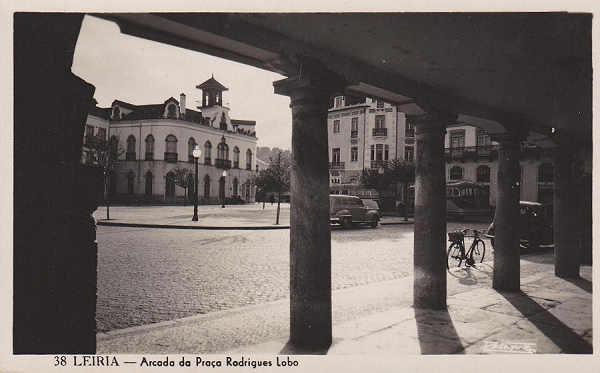 N 38 - LEIRIA. Arcada da Praa Rodrigues Lobo - Col. Passaporte Loty - Dim. 14x9 cm. - Col. Dulce Gabriel