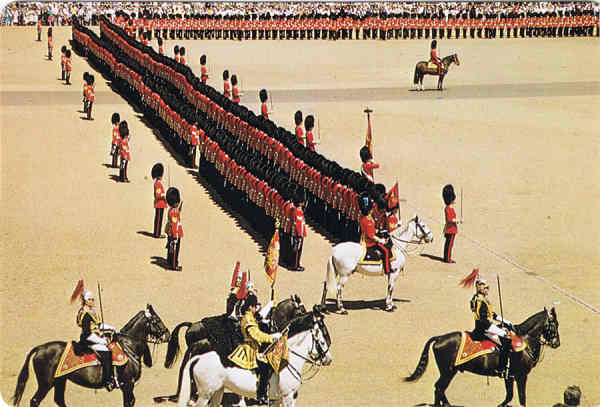 L43 - LONDON - Trooping the Colour, Horse Guards Parade - Ed. Nutshell Cards Ltd 01-8714202  Photography Dick Scoones Printed in England - SD - Dim. 14,9x10 cm - Col. Manuel Bia (1986)