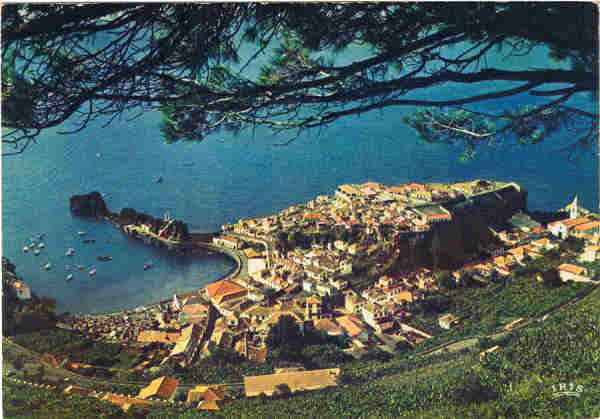 N. MD330 CMARA DE LOBOS (Madeira) - Ed. Francisco Ribeiro - Rua Nova de S. Pedro, 27 telef. 23930 FUNCHAL - MADEIRA - SD - Dim. 14,9x10,4 cm - Col. Manuel e Ftima Bia (1975).