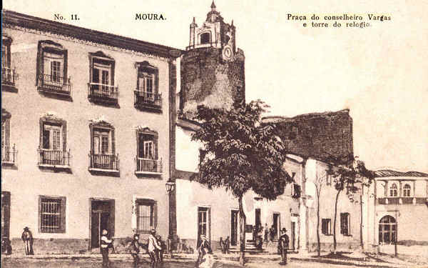 N 11 - MOURA. Praa Conselheiro Vargas - Edio Andr dos Santos Conceio, Moura (1920) - Dim. 13,6x8,6 cm - Col. A. Monge da Silva