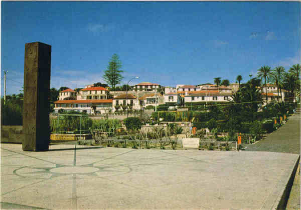 N 783 - PORTO SANTO Um aspecto da vila - Ed. BERNARDINO V.G. CARVO APARTAMENTOS PIORNAIS-BLOCO 9-3. - FUNCHAL - SD - Dim. 14,9x10,4 cm - Col. Manuel Bia (1988).