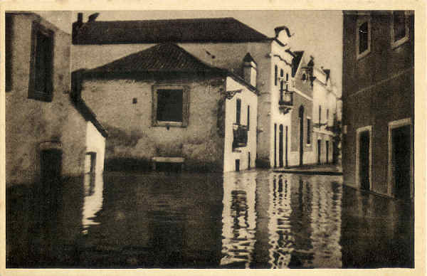 SN - Santarem - Cheia na Ribeira de Santarem - Edio de Mexia de Mattos SD - Dim. 9x14 cm - Col. Miguel Soares Lopes