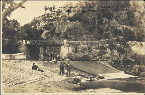 SN - SANTARM. Arredores de Santarm. Pernes.Quinta do Alviela. Ponte sobre o rio - Edio Luiz Filipe Baptista & Cia - Dim. 14,1x9,2 cm - Col. A. Monge da Silva (1930)