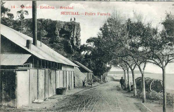 N 14 - Pedra Furada - Editor "Mendes-Estafeta", Setbal - Dim. 140x90 mm - Col. A. Monge da Silva (anterior a 1910)