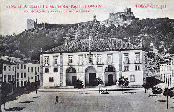 N 6 - Praa de D. Manuel I e edifcio dos Paos do Concelho - Colleco da Havaneza de Thomar - 14x8,8 cm - Col. A. Monge da Silva (cerca de 1905)