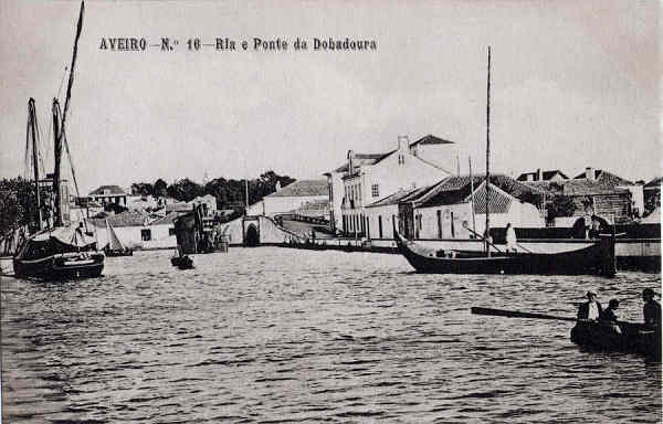 N 16 - Aveiro - Ria e Ponte da Dobadoura - Editores Moreira Torres, Aveiro - Dim. 136x89 mm - Col. A. Monge da Silva (cerca de1910)