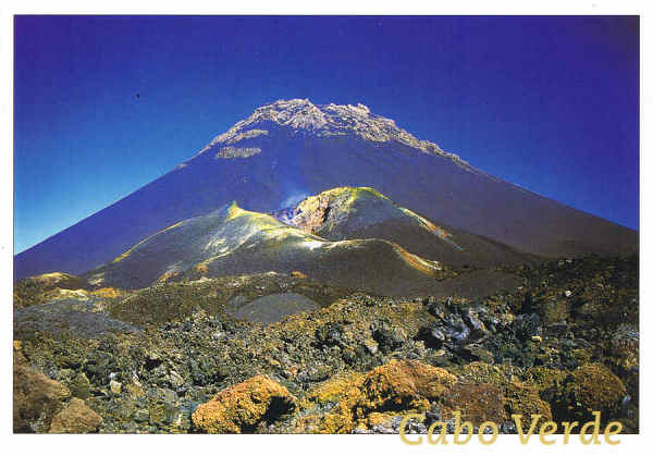 N 13 - Imagens de Cabo Verde. Ilha do Fogo / O Vulco Pico do Fogo 2.829 m - Ed. SODADE * Berlin - St Maria * sodade@t-online.de Foto: Marit Roloff Atanazio - SD - Dim. 16,2x11,4 cm - Col. Manuel Bia (2011)