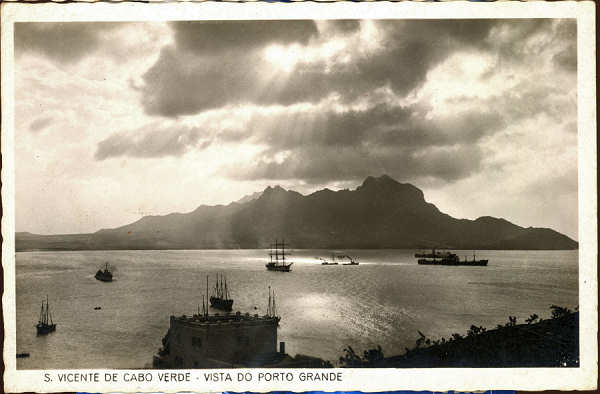 SN - S. Vicente de Cabo Verde - Vista do Porto Grande - Edio da Casa do Leo, S. Vicente - SD - Dim. 92x140 mm - Col. nio Semedo