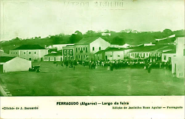 SN - FERRAGUDO. Largo da feira - Edio Jacintho Rosa Aguiar, Ferragudo - Clich J. Bernardo - Dim. 14x9 cm - Col. Amlcar Monge da Silva (cerca de 1920)